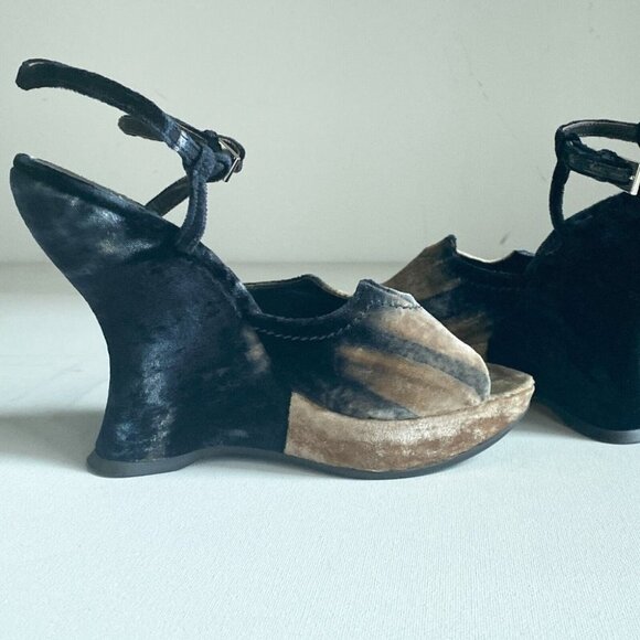 Vintage 00" authentic PRADA Ombré Grey Beige Velvet Wedge Heels 38.5 - Picture 8 of 10